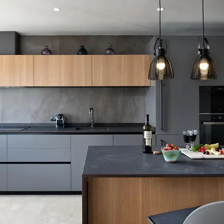 Apartman Beachfront With Sea View *