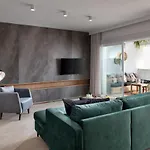 Beachfront With Sea View 아파트 마르베야